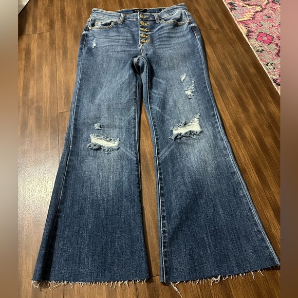 JUDY BLUE - MID RISE BUTTON FLY FLARE W/DESTROY FRAY HEM JEANS - 82638 size 7/28 - Picture 8 of 9